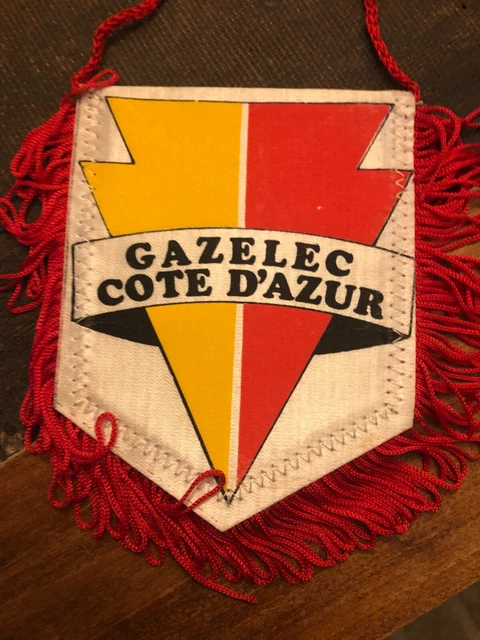 Fanion / Pennant Du Blagnac FC - Club Français De National 3 - Supporters Football