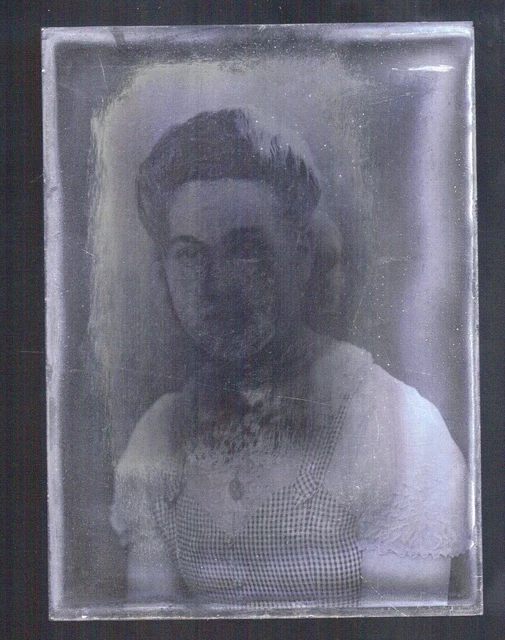 Glass photo plate - portrait of a woman (Ref. 32)