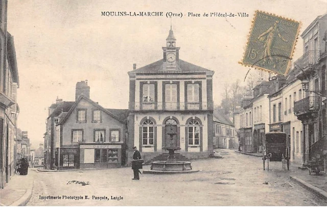 61 - MOULIN LA MARCHE - SAN64112 - Place de l'Hôtel de Ville