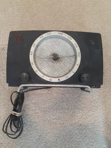 Vintage 1940’s Motorola AM Tube Radio. Powers On And Gets Static
