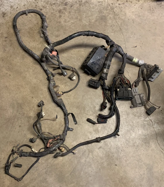 9296 FORD F150 F250 F350 5.0L Engine Bay Fusebox Headlight Ecu Wire