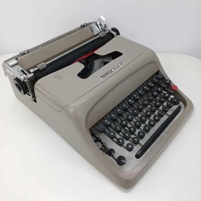 Macchina da scrivere Olivetti Studio 44 - Marcello Nizzoli 1952