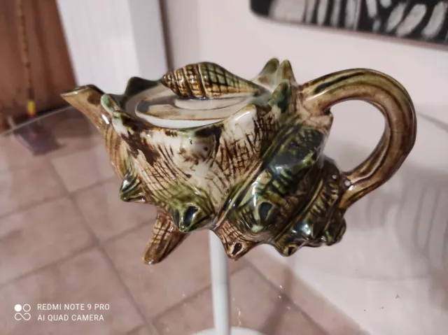 Céramique barbotine Théière Ou Verseuse Forme De Coquillage