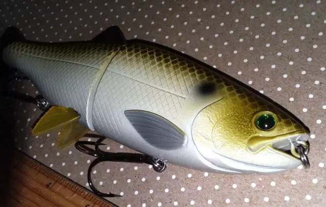 NEW BANSHEE 8 inch Glide Bait Bass, Pike, & Muskie Swimbait 3.1 oz SUCKER COLOR 3