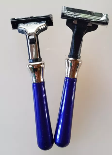 Nassrasierer Schick mit blauen Griff Metall, Taste zum lösen des Klingenblocks