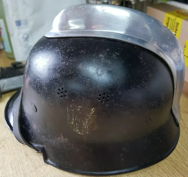 Feuerwehr stahl helm m 34 Alu Kamm  reste Abzeichen militaria alt top deko