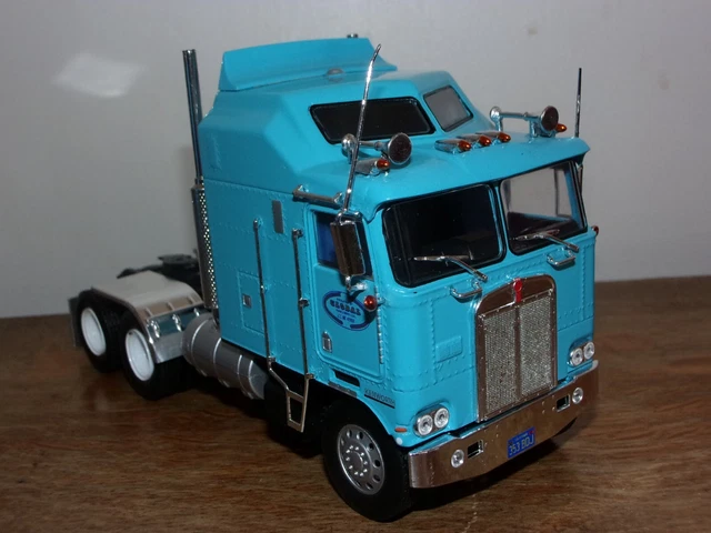 Modellino Iconic Replicas IXO Movin' On Kenworth W900A Scala 1:43 – Nuovo 2024