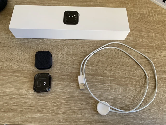 APPLE WATCH SERIES 5 Broken Screen And No Strap 100.00