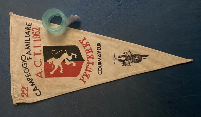 Rara e originale Bandierina per Vespa: Campeggio Peuterey-COURMAYEUR 1962