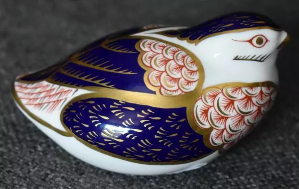 Lovely Vintage Royal Crown Derby Porcelain Quail Imari Pattern Desk Paperweight