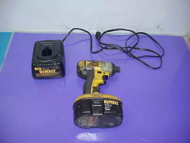 DeWALT DC825 Cordless 18 Volt 1/4" Hex Impact Driver Drill XRP Battery & Charger