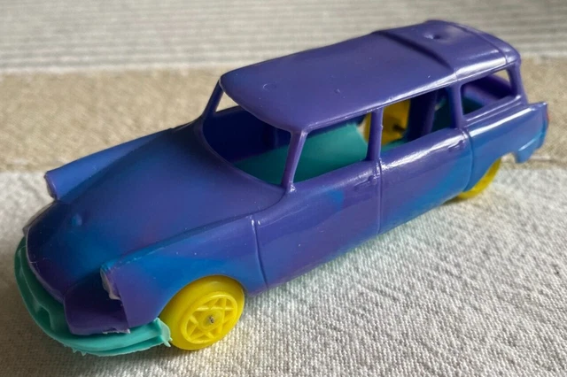 Citroën DS Break Jaune 1/48 Par Clément Gaget - Voiture Miniature En Plastique