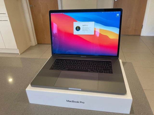 Apple MacBook Pro 15" 2017 i7 2.8GHz 16GB RAM 256GB SSD Space Grey (NEW Battery)