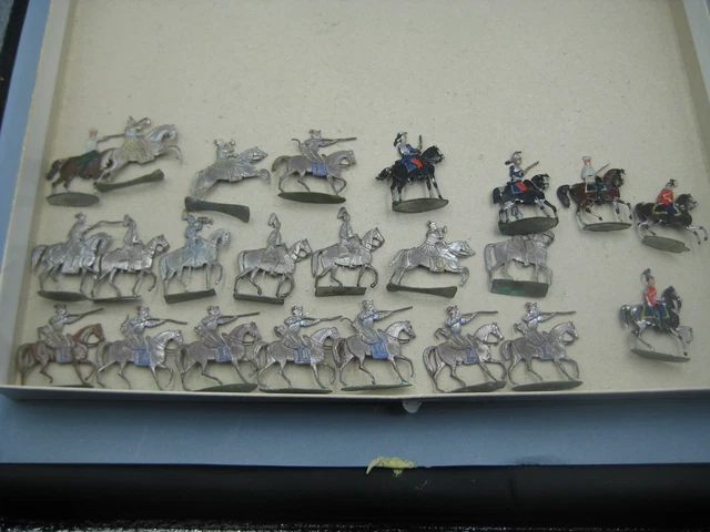 PLATS D'ÉTAIN LOT DE 5 CAVALIERS HULANS ANCIEN RÉGIME Ht 4,5cm BON ÉTAT