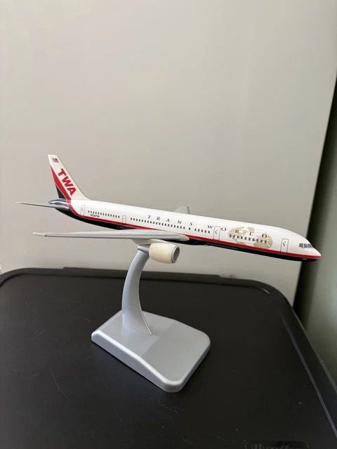 Hogan Boeing 787-9 AIR CANADA N°:10246 On ground scale 1:200