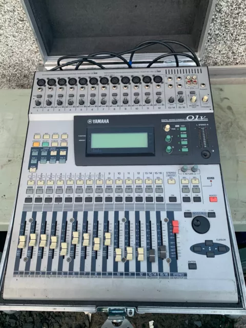 Yamaha O1V Mixing Console 16 Channel And Flight Case
