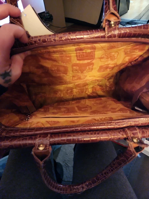 Gorgeous Samantha Brown Croco-Embossed Dowel Travel Bag WaterMelon EUC Handle 3