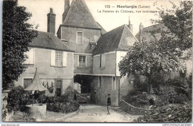 45 MONTARGIS - la poterne du CHATEAU, vue interieure