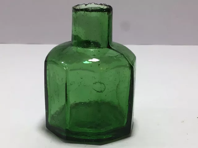 Nice BRIGHT EMERALD GREEN BUBBLY Old Victorian Octagonal Ink Bottle J19