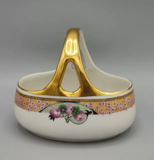 Ancien petit panier de décoration en porcelaine de Limoges dorure et fleurs