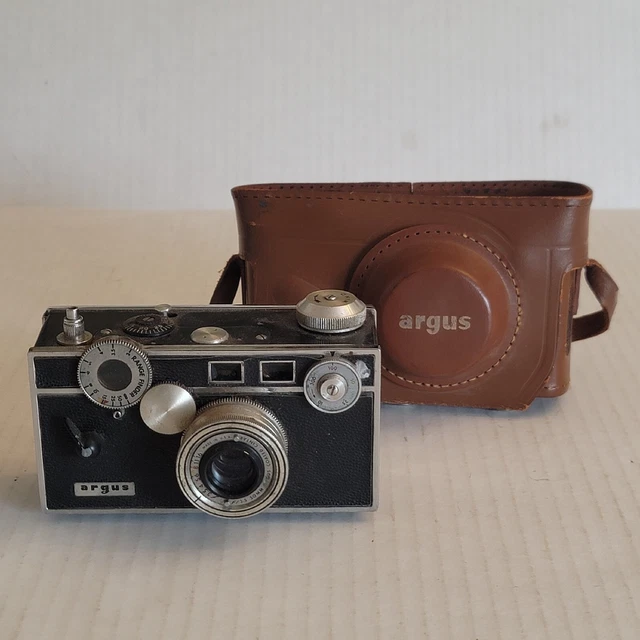 Vintage Argus Range Finder 35mm Rangefinder Camera For Parts Or Repair Only