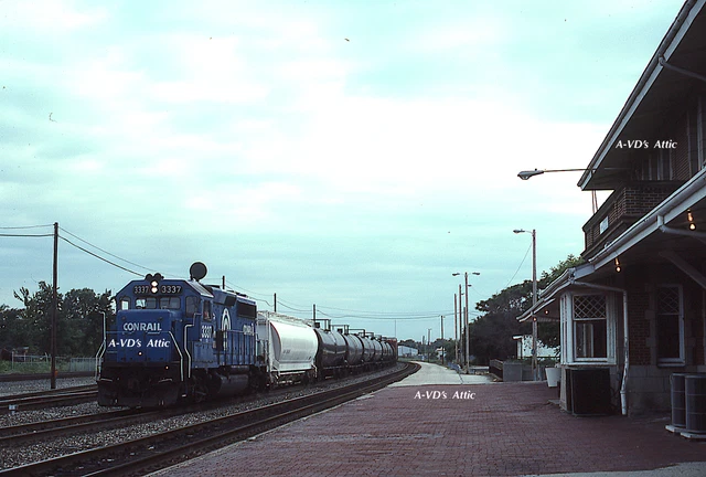 BIN  Orig slide CR Conrail EMD GP40-2  3337 Tank Train station Elkhart IN 1990