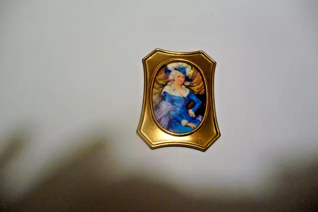 Dollhouse Miniature 1/12" Scale Very Colorful Victorian  Picture