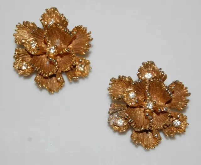 Vtg Mcm Couture Golden Flowing Ribbon Flower & Rhinestone Accents Clip Earrings