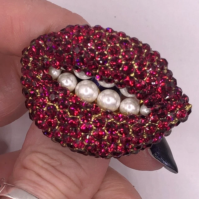 Dali on sale lips brooch