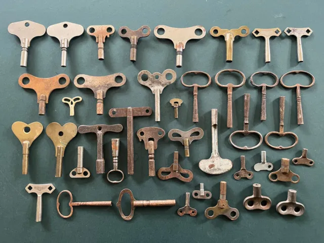 Job Lot 40 Antique Vintage Clock Keys Various Sizes Makers Smiths Clockwork Toy