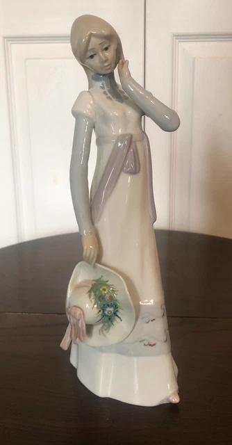 Beautiful Vintage Casades Porcelain Lady  Figurine Ornament Made In Spain