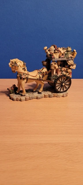 Ivy & Innocence - The Tinker's Wagon - 5198 Ivy & Innocence - The Tinker's Wagon - 5198
