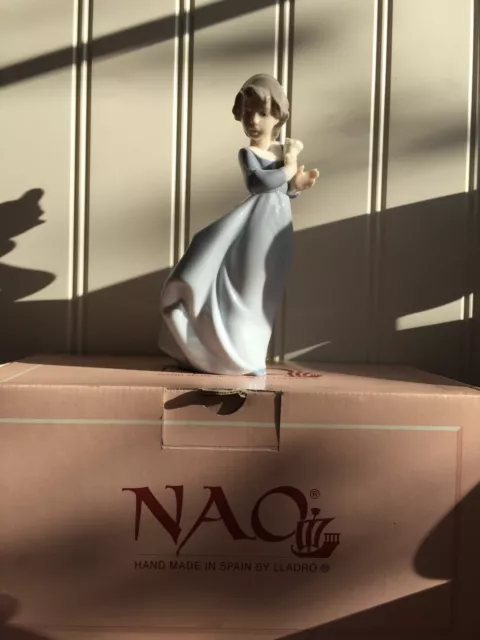 NAO By Lladro ''Windy Afternoon'' No 01089 Perfect Boxed