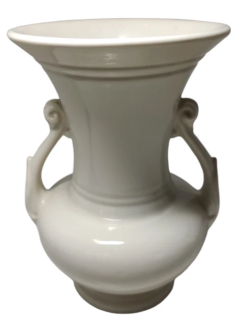 Vintage Abingdon Trophy Vase with Handles in Cream Vintage Abingdon Trophy Vase with Handles in Cream