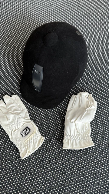 NEU Reiterkappe Reiterhelm mit weißen Handschuhen