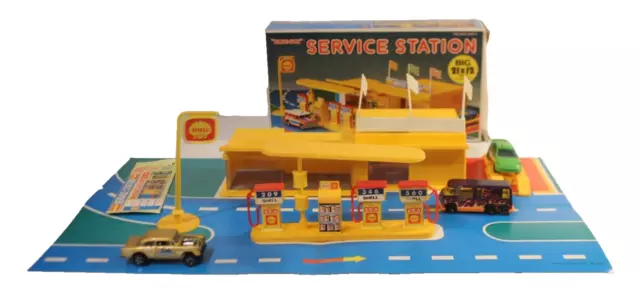 Cars 3 service station sales toy