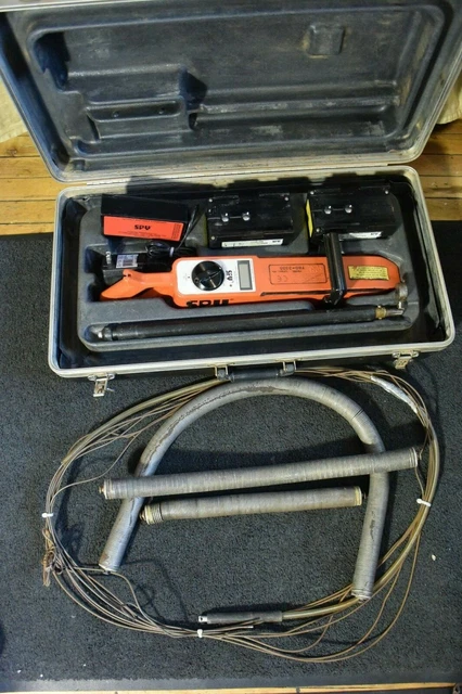 Spy Holiday Locator Set Model 780