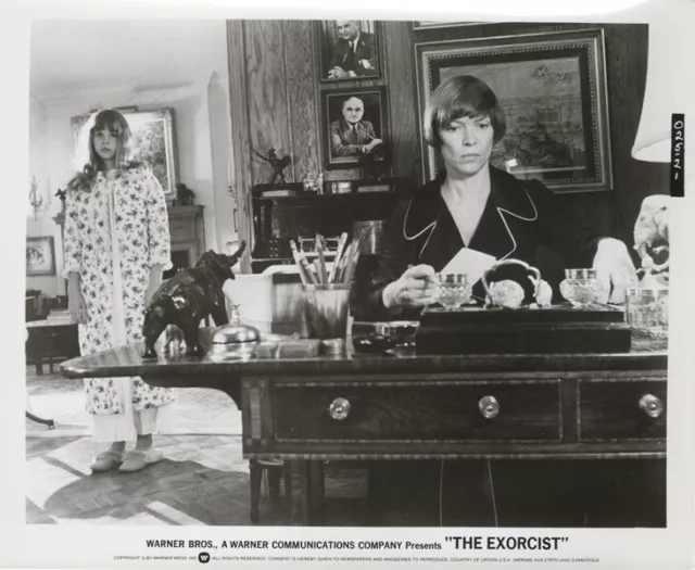 The Exorcist 1973 Original 8x10 Photo Linda Blair in pajamas Ellen Burstyn