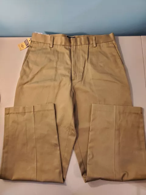Men's Dockers d3  Classic fit flat front khaki pants W32 L29- Brand New