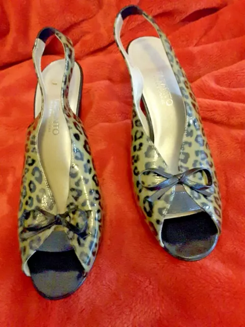 Taranto ladies animal print leather shoes olive and black size 8 1/2 vero cudio