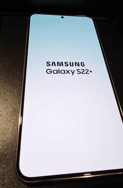 Samsung Galaxy S22 Plus Unboxing 