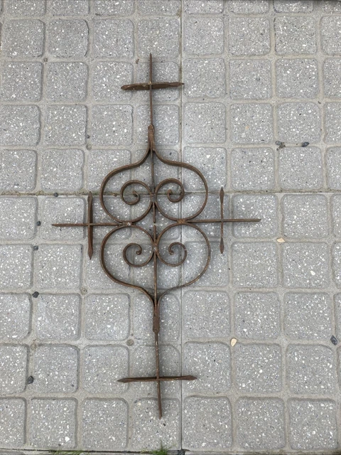 Porte bûches cylindrique en fer forgé sur socle .. - nouveautes - Au
