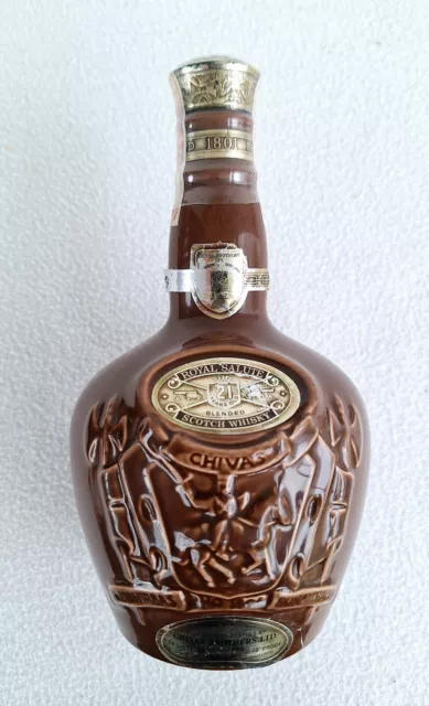 Chivas Royal Salute.....Btaune Keramikflasche....