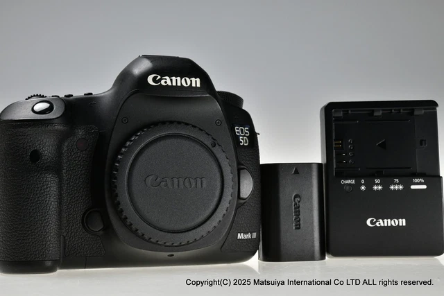 CANON EOS 5D Mark III 22.3MP Digital Camera Body Excellent