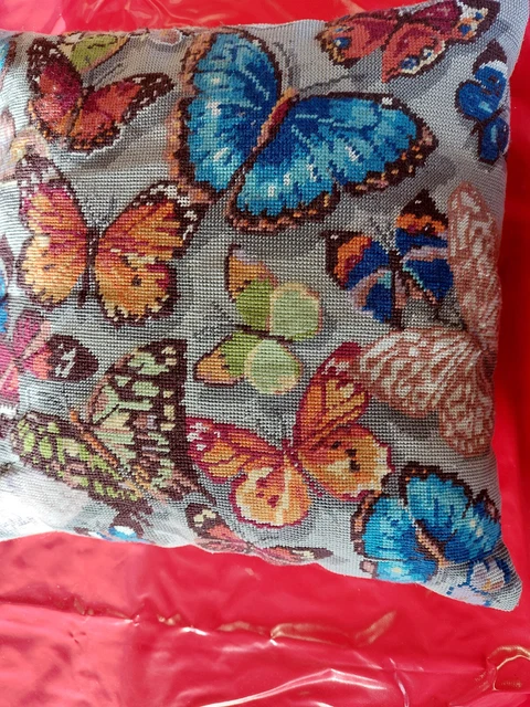 Housse De Coussin Au Petit Point – Motif Papillons – Laine Multicolore – Fait Main 2022