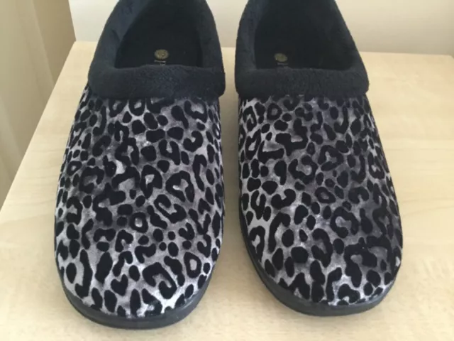 Pavers leopard clearance print slippers
