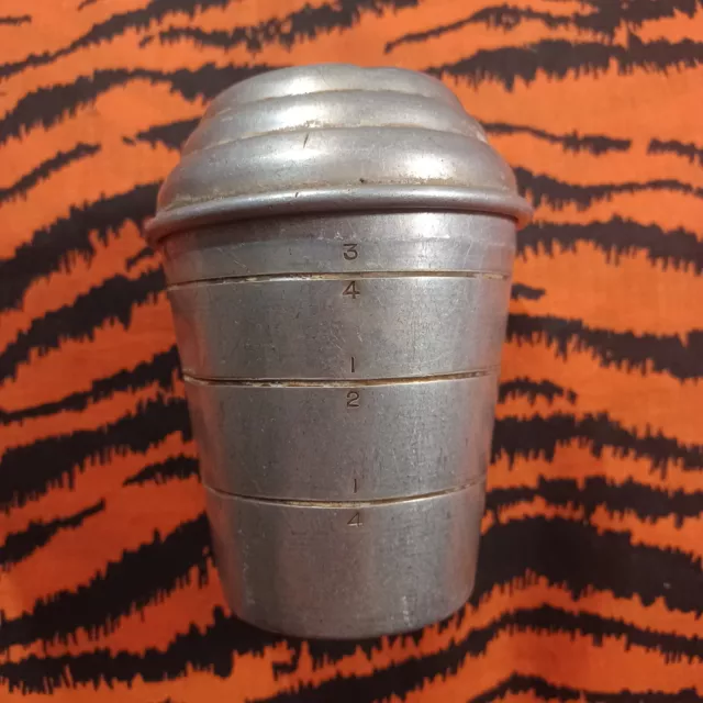 https://www.picclickimg.com/ZP0AAOSwdoBkrgrF/Vintage-Mirro-Shaker-2623M-Aluminum-1-Cup-Measuring-Cup.webp