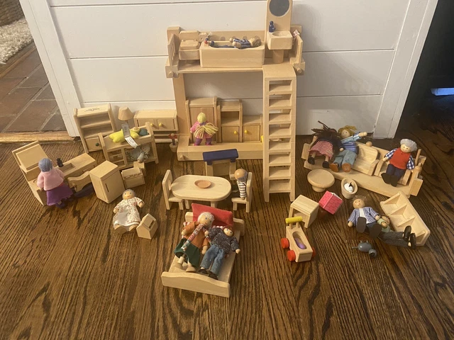 Lot Of Wood Wooden Dollhouse Dolls & Furniture Ryan's Room scale size & style