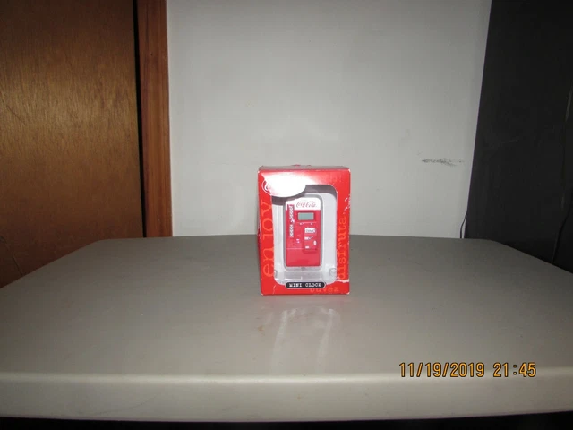 COCA-COLA MINI CLOCK VINTAGE COKE MACHINE Collector COCA-COLA MINI CLOCK VINTAGE COKE MACHINE Collector