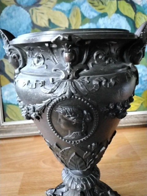 Vase Balustre en Régule décor personnages Antique période Napoléon III 8